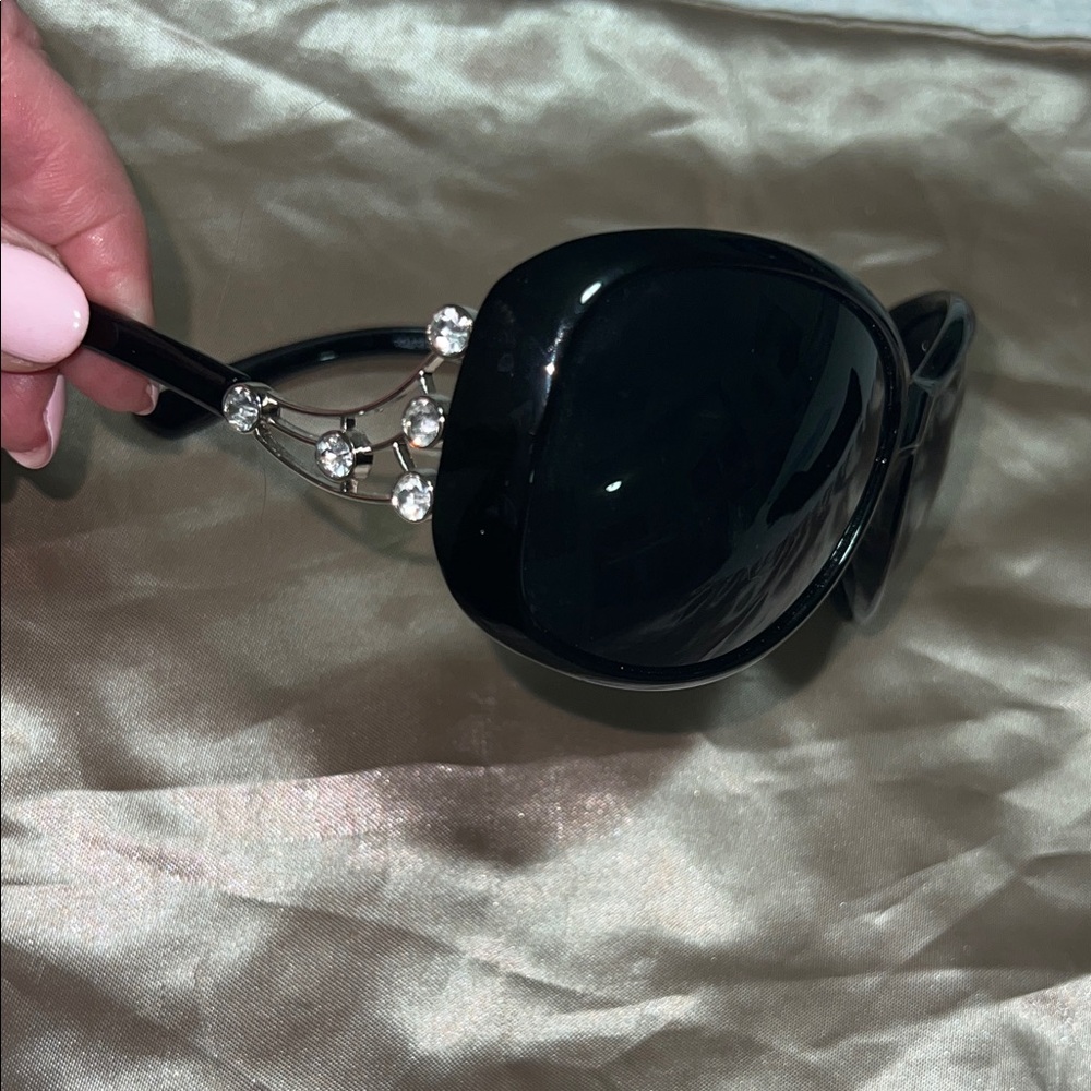 Elegant Black Sunglasses with Crystal Accents